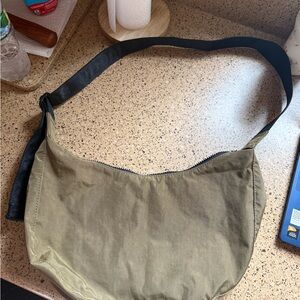 BAGGU: Seaweed green Crossbody Bag